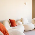 Lease Mobility L Champs-elysee & Eiffel View L Triplex 2br & Rooftop Paryż