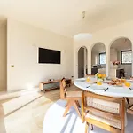 Lease Mobility L Champs-elysee & Eiffel View L Triplex 2br & Rooftop *
