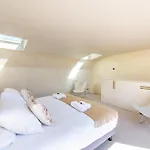 Lease Mobility L Champs-elysee & Eiffel View L Triplex 2br & Rooftop