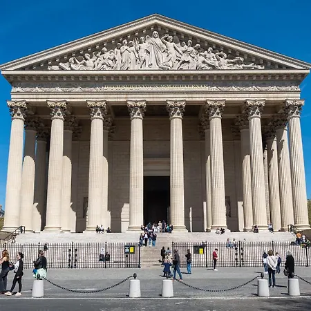 Lease Mobility L Champs-elysee & Eiffel View L Triplex 2br & Rooftop