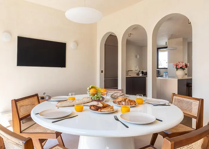 Lease Mobility L Champs-elysee & Eiffel View L Triplex 2br & Rooftop