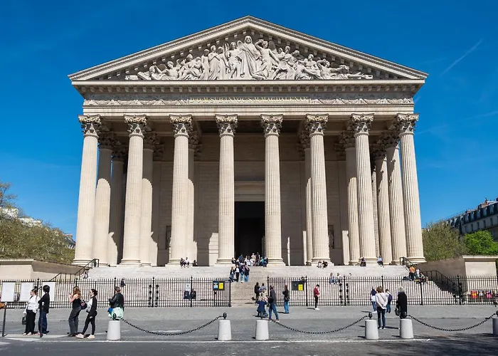 Lease Mobility L Champs-elysee & Eiffel View L Triplex 2br & Rooftop