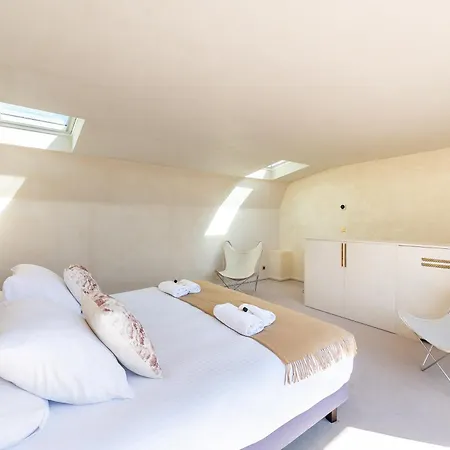 Lease Mobility L Champs-elysee & Eiffel View L Triplex 2br & Rooftop