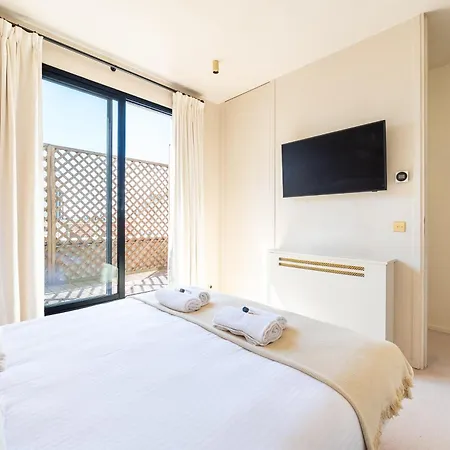 Lease Mobility L Champs-elysee & Eiffel View L Triplex 2br & Rooftop Appartement