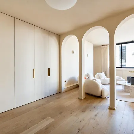 Lease Mobility L Champs-elysee & Eiffel View L Triplex 2br & Rooftop Párizs