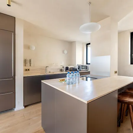 Lease Mobility L Champs-elysee & Eiffel View L Triplex 2br & Rooftop