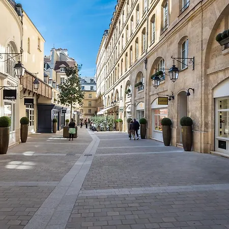 Апартаменты Lease Mobility L Champs-elysee & Eiffel View L Triplex 2br & Rooftop Париж