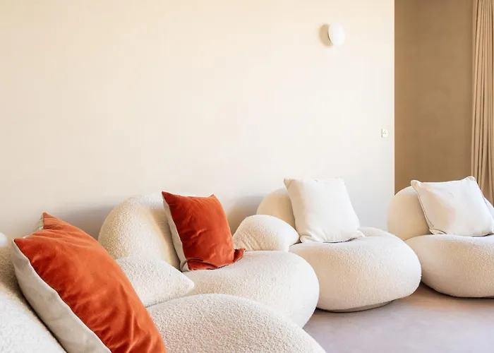 Lease Mobility L Champs-elysee & Eiffel View L Triplex 2br & Rooftop Paris