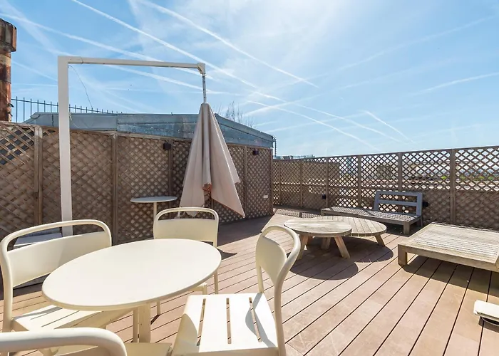 Daire Lease Mobility L Champs-elysee & Eiffel View L Triplex 2br & Rooftop Paris