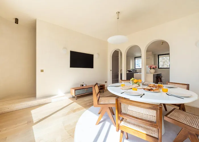 Lease Mobility L Champs-elysee & Eiffel View L Triplex 2br & Rooftop *