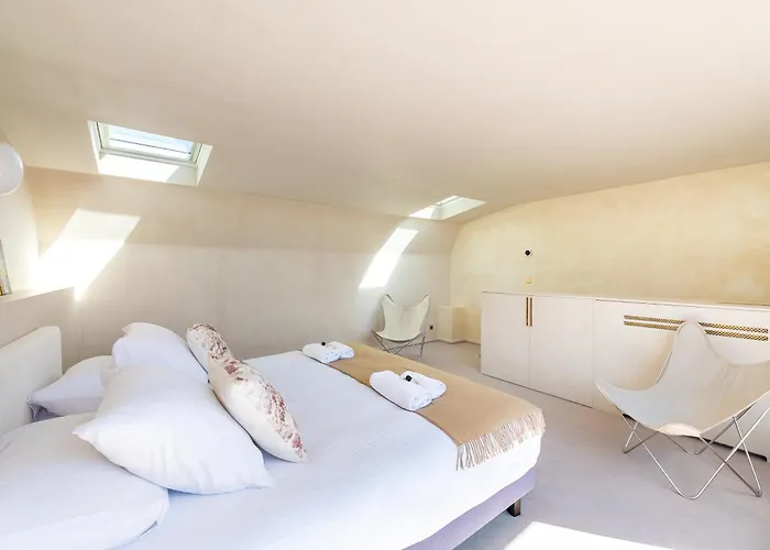 Lease Mobility L Champs-elysee & Eiffel View L Triplex 2br & Rooftop