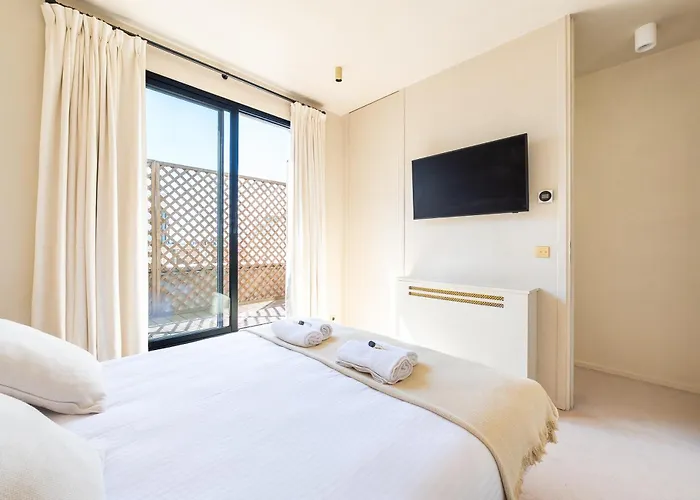 Lease Mobility L Champs-elysee & Eiffel View L Triplex 2br & Rooftop Daire