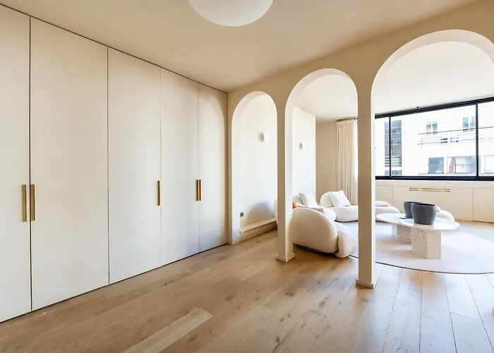 Lease Mobility L Champs-elysee & Eiffel View L Triplex 2br & Rooftop Paris