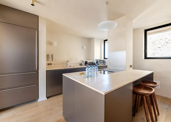 Lease Mobility L Champs-elysee & Eiffel View L Triplex 2br & Rooftop