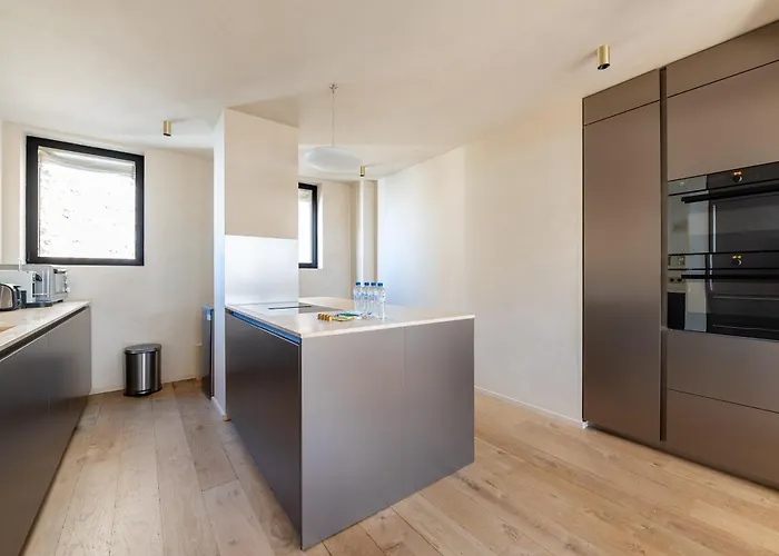 Lease Mobility L Champs-elysee & Eiffel View L Triplex 2br & Rooftop Paris