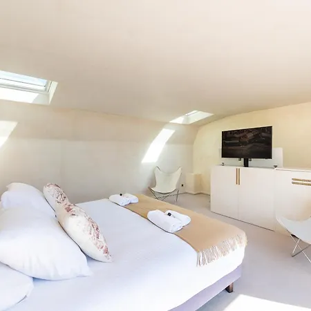 アパート Lease Mobility L Champs-elysee & Eiffel View L Triplex 2br & Rooftop