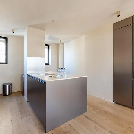 Lease Mobility L Champs-elysee & Eiffel View L Triplex 2br & Rooftop パリ