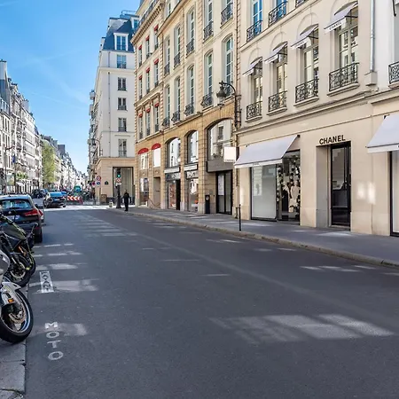 Apartament Lease Mobility L Champs-elysee & Eiffel View L Triplex 2br & Rooftop Paryż